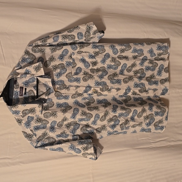 Van Heusen, short sleeved, button down, shirt - Picture 1 of 4